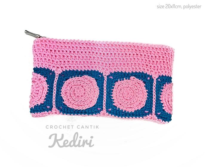 Twirling square pencil case