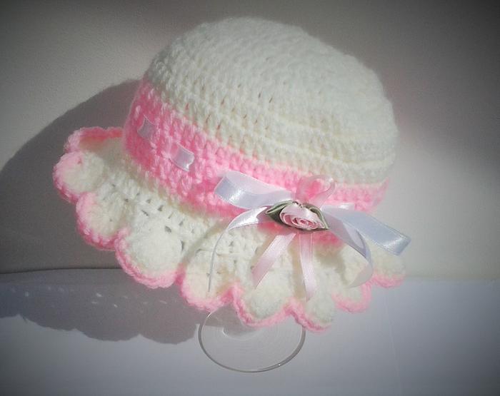 Crocheted frilled beanie hats