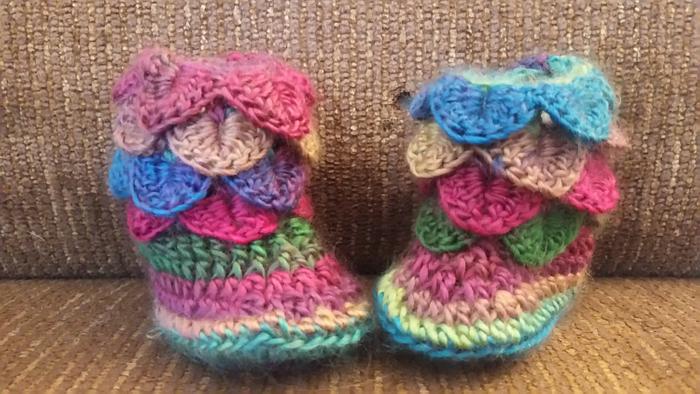 Crocodile stitch booties 