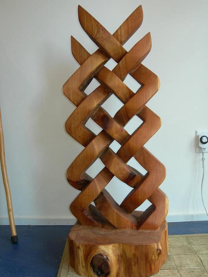 Celtic knot sculpture