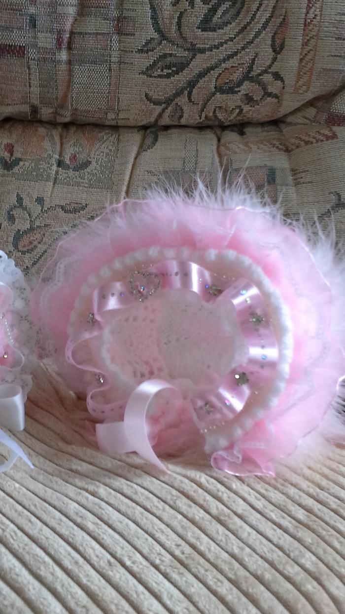 girls frilly hat 