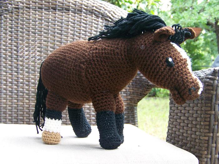 Crochet horse....modeled after my mare, Electra.