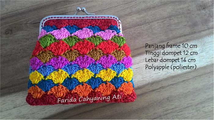 Shell stitch frame purse